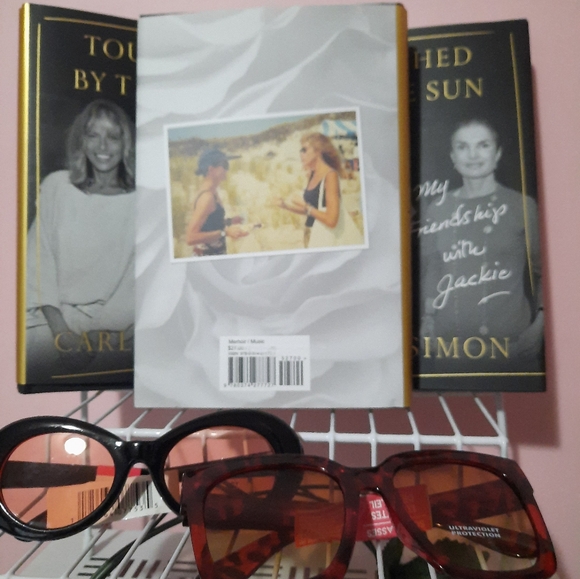 NEW!🎵#CarlySimon's "Touched by the Sun" starring #JackieKennedyOnasis #icons💛❤ - Picture 11 of 12